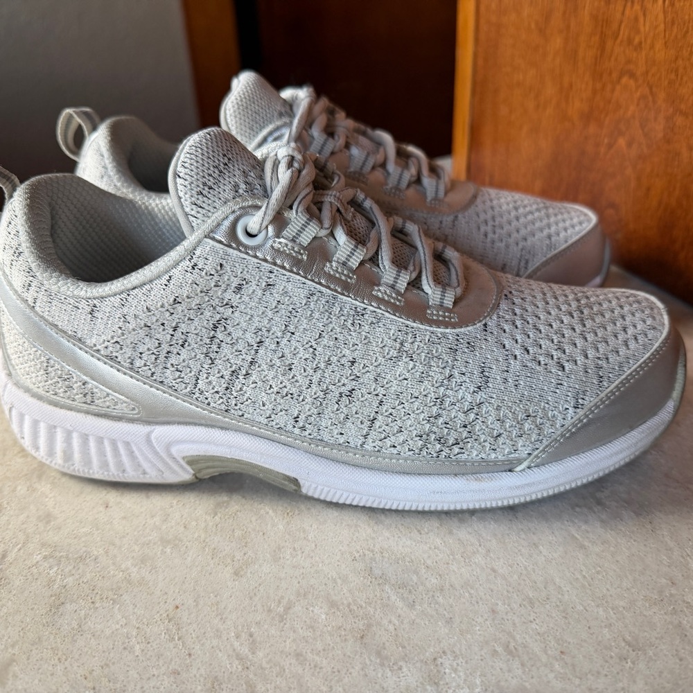 Orthofeet WIDE 7.5 Women’s Lightweight Gray Knit Walking Sneakers